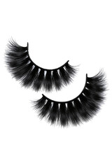Dramatic, Voluminous False Eyelashes with a Wispy, Textured Appearance for Enhanced Eye Makeup