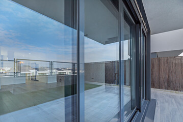 Blinds integrated into the gray aluminum profiles of the terrace window to modulate privacy