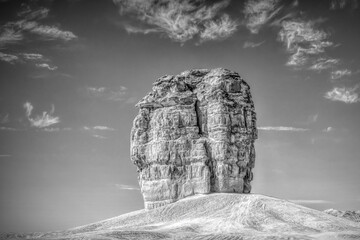 A black-and-white photo of Judah Thumb, also known as Devil's Thumb, a natural rock formation near the town of Judah, Saudi Arabia