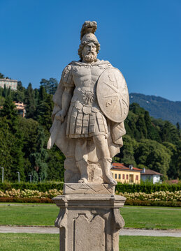 Villa Olmo Statue