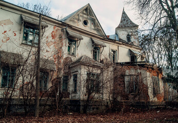old abandoned house in the woods