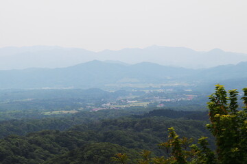 Naklejka premium 鬼女台展望休憩所から望む初夏の蒜山高原