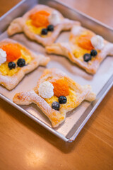 焼き立てフルーツデニッシュ