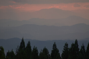 Obraz premium 夕暮れの山並み