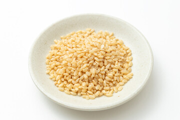 玄米　白背景