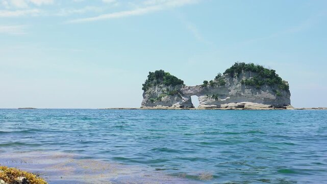 円月島（高嶋）｜白浜町の海のアーチ、和歌山県 Engetsu‑jima (Takashima) Sea Arch and Coastal Scenery, Shirahama, Wakayama, Japan