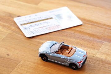 自動車と運転免許証

