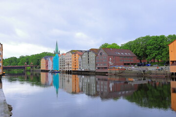 Obraz premium Scenic riverside place with lots of colorful houses in Trondheim, Norway