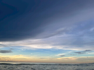 Naklejka premium sunrise over the sea