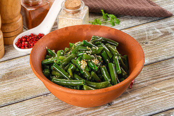 Green bean salad with sesame seeds