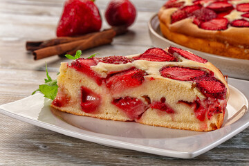 Strawberry pie tart served mint