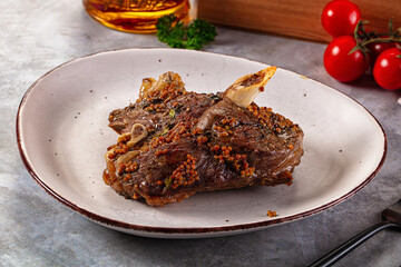 Baked lamb leg with spices
