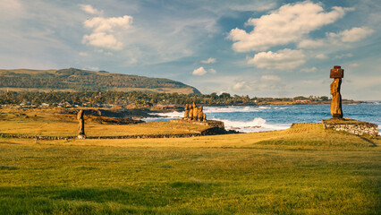 View of the Tahai archaeological site on Rapa Nui (Easter Island), Chile. It consists, from left to right, of Ahu Tahai, Ahu Vari Uri, and Ahu Ko Te Riku. In the background, the Rano Kau volcano.