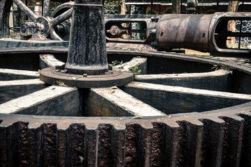 Fototapeta premium Old rusty and Close-Up of Vintage Brass Gears and Cogs