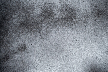 白背景に黒のスプレーペイント