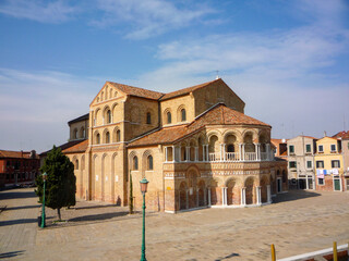 Fototapeta premium A beautiful view of the Basilica dei Santi Maria e Donato on the island of Murano in Venice, Italy.