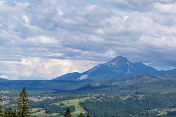 Fototapeta premium Tatra Peak and Village Vista