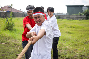 Indonesian Youth Participate in Tug-of-War Competition, Showing Off Their Skills