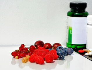 witaminy kontra witaminy, naturalne witminy a tabletki, prawdziwe witaminy z owoców, zdrowe...