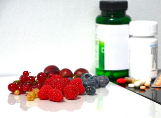 witaminy kontra witaminy, naturalne witminy a tabletki, prawdziwe witaminy z owoców, zdrowe witaminy, vitamins vs vitamins, natural vitamins vs tablets, Natural medicine vs conventional medicine  © kateej