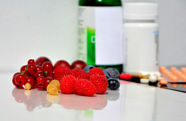 witaminy kontra witaminy, naturalne witminy a tabletki, prawdziwe witaminy z owoców, zdrowe witaminy, vitamins vs vitamins, natural vitamins vs tablets, Natural medicine vs conventional medicine  © kateej