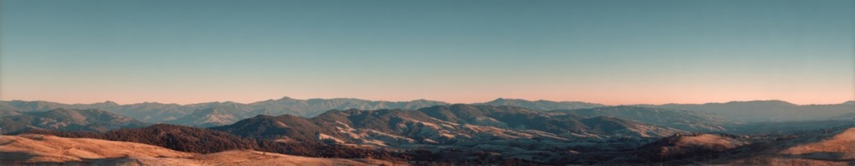 Fototapeta premium Panoramic Mountain View at Dawn