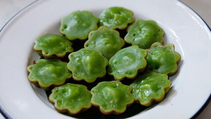 Thai Mortar-Shaped Pandan Dessert