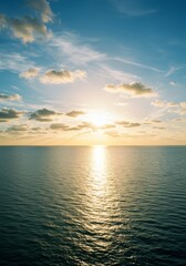 Obraz premium Serene Ocean Sunset with Golden Light