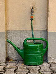 Gießkanne mit Wasserschlauch