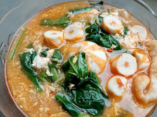 Seblak is a Sundanese specialty originating from the Parahyangan region, with a savory and spicy flavor. Seblak is typically made from crackers containing garlic and galangal.