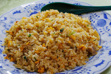 家庭的で素朴な自家製のおいしいチャーハン
