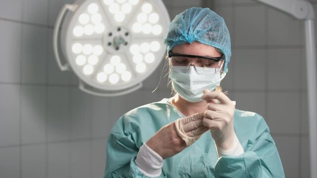 Пәктік белбеуі бар шұлықтағы балапан порно