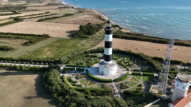 Vue a&eacute;rienne du phare de Chassiron &agrave; &agrave; Saint-Denis-d'Ol&eacute;ron.