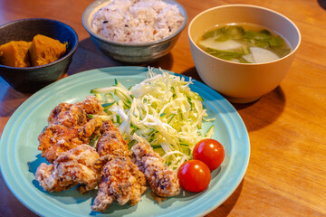 Japanese dinner with fried chicken / 唐揚げと和風夕食
