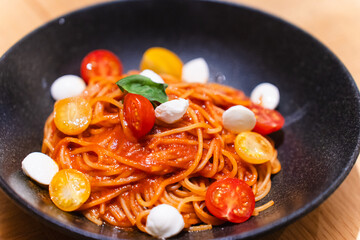 スパゲッティ そらの彩りトマトとモッツァレラのトマトソース
