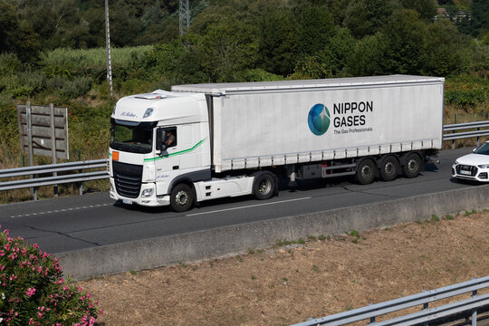 Pontevedra, spain 08 08 2025 white daf xf truck transporting nippon gases on the highway