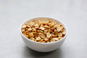 Roasted peanuts for snacking, or used as toppings for various dishes.