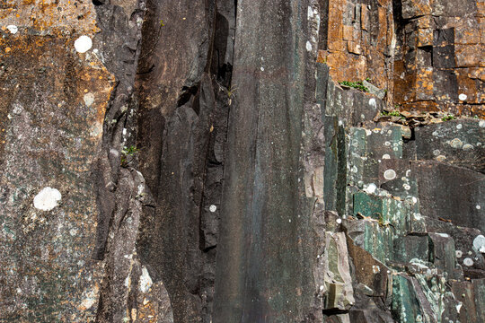 Textura de pared&atilde;o de rocha bas&aacute;ltica com l&iacute;quens na Serra Catarinense