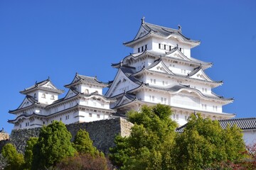 青空に映える国宝 姫路城