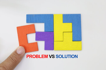 Obraz premium Solution for problem for business metaphor. Problem and solution words on the missing puzzle pieces. To find a solution for a problem