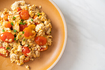 stir-fried tomatoes with egg on plate