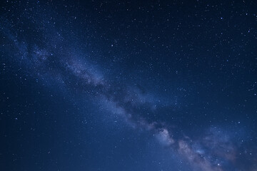 Fototapeta premium Stunning Starry Night Sky with Milky Way in Blue and Purple Tones – Astrophotography