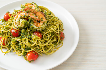 Spaghetti with prawns or shrimps in homemade pesto sauce