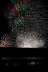 夜空を彩る幻想的な光のカーテン