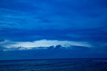 Fototapete Dunkelblau 奄美大島の夏の風景。空。雲。  © KOSAC