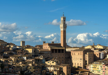 Torre del Mangia and Palazzo Pubblico in Piazza del Campo, Siena, Tuscany, Italy.
