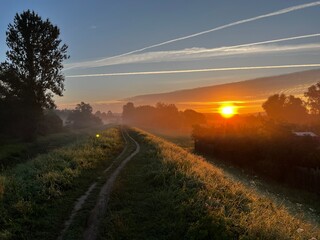 Wschód słońca Nowy Sącz Wólki, ścieżka rowerowa © Maciej G. Szling