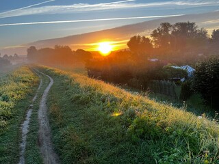 Wschód słońca Nowy Sącz Wólki, ścieżka rowerowa © Maciej G. Szling