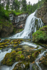 Sommerliches Naturerlebnis am Gollinger Wasserfall mit viel Wasser