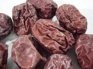 Close-up of Ziziphus jujuba Mill. (Dae-jo), a Korean medicinal fruit valued for calming effects, immune enhancement, and digestive health support. Photographed in Korea.